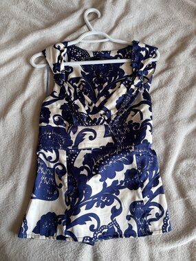 Urban Behavior Blue and White Sleeveless V-Neck Floral Blouse
